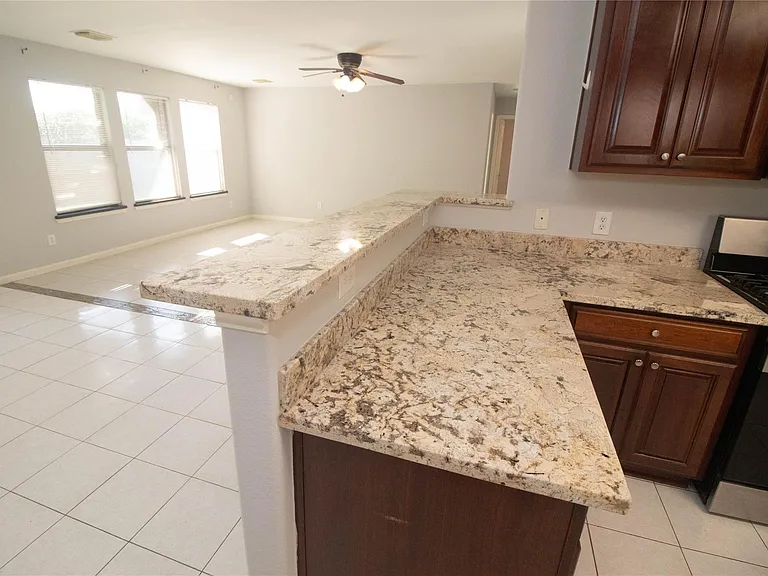 2202 Crossmill Ln — Photo 14