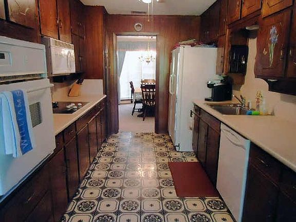 3rd image of 709 Sandlin Dr