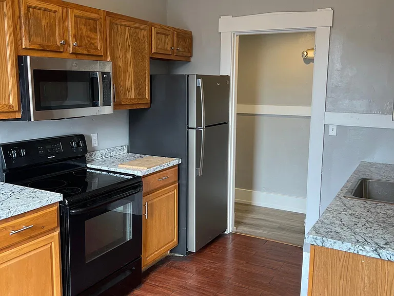 319 N Beatty St #4 — Photo 22