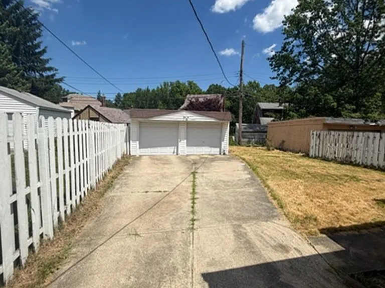 11215 Langton Ave — Photo 31