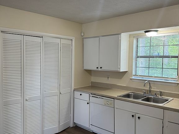 5th image of 1308 Ewing Creek Dr