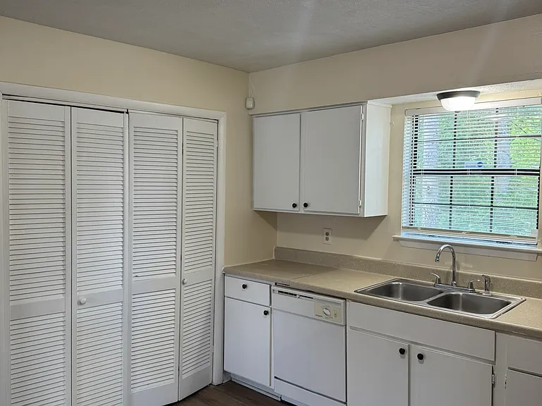 1308 Ewing Creek Dr — Photo 5