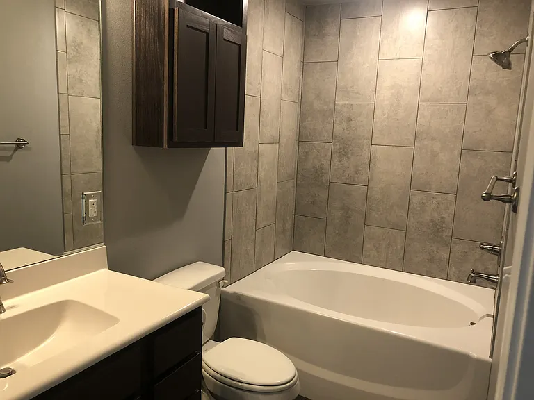 1818 Castroville Trl #B — Photo 12