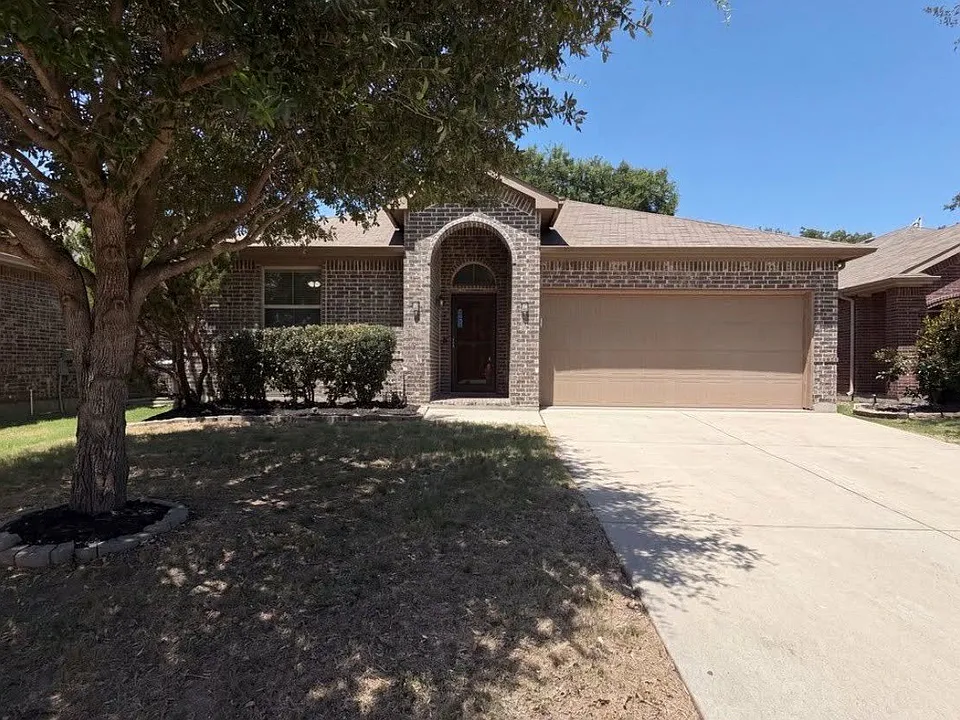 1008 Edgewater Dr