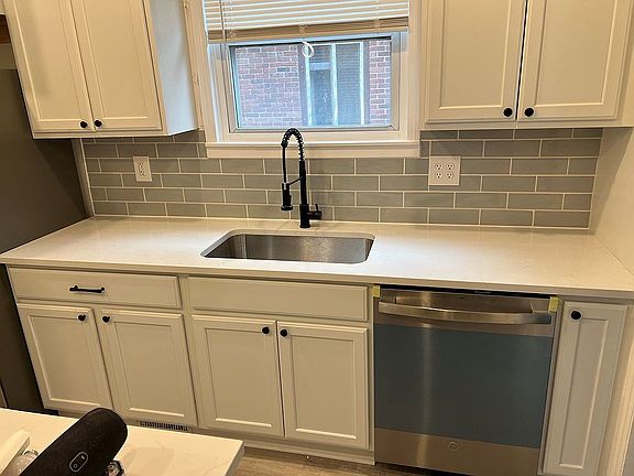 4th image of 5955 Bishop St