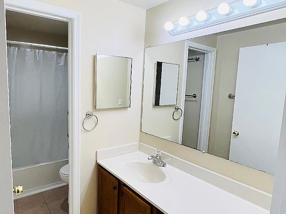 4th image of 1329 Stockett Sq