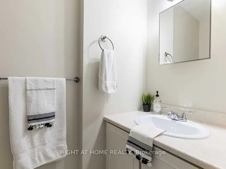 350 Camelot Ct #3 — Photo 21