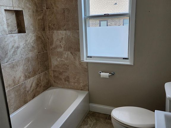 5th image of 5808 N Navarre Ave #2