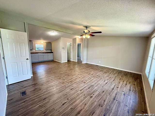 319 E Zipp Rd — Photo 17