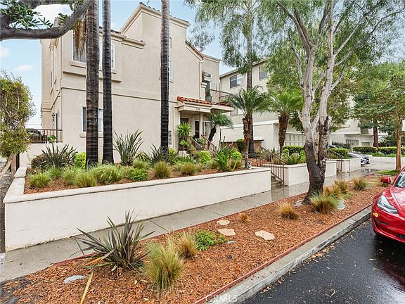 2nd image of 328 Virginia St APT 4