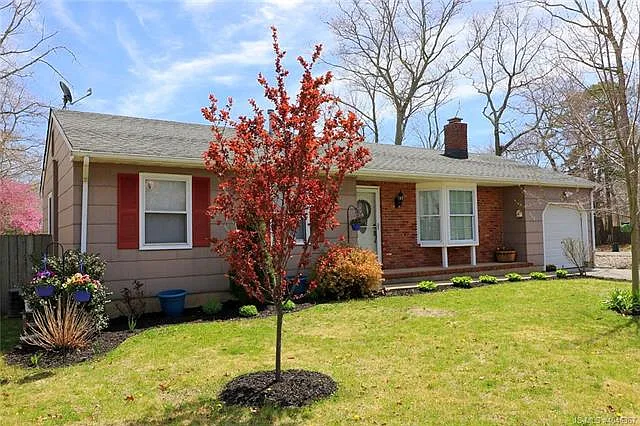302 Cliff Ln photo 1