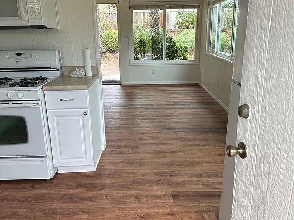 3rd image of 2208 Eucalyptus Ave
