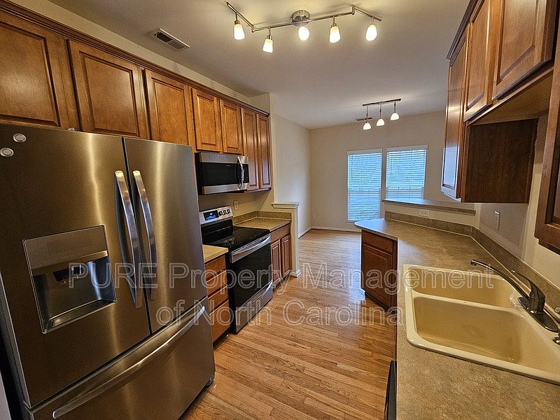 1st image of 9805 Mallard Glen Dr
