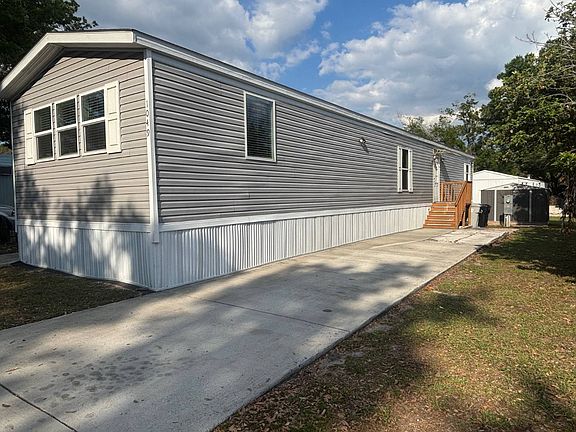 3rd image of 1049 Timberline Rd