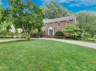4904 W 69th St, Prairie Village, KS 66208