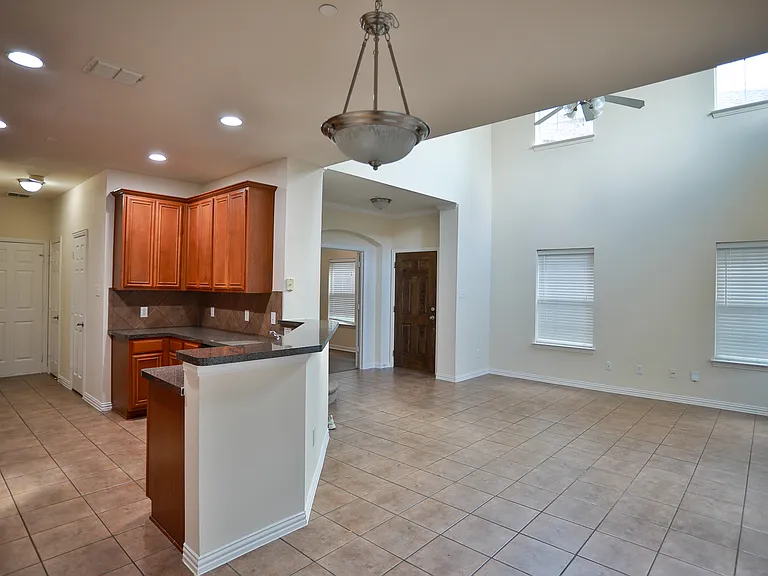 4611 Penelope Ln — Photo 8