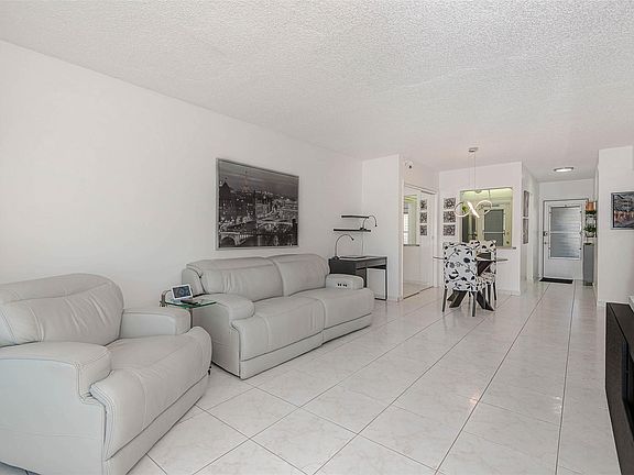 4th image of 465 Paradise Isle Boulevard #106