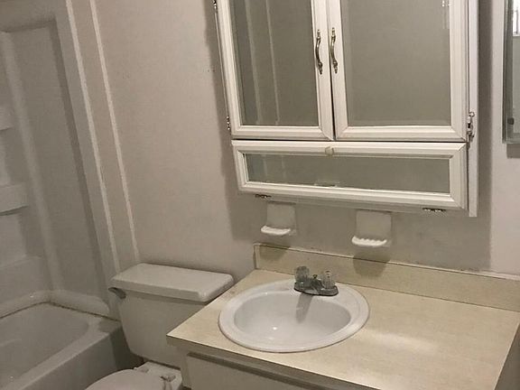 5th image of 2175 Alicia Dr APT A