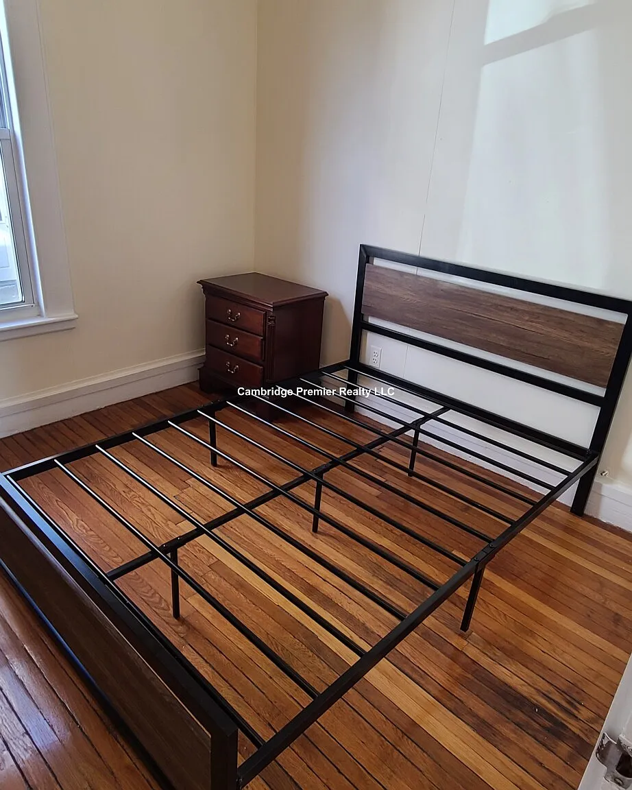 2 bed, 1000 sqft, $3,000 — Photo 2