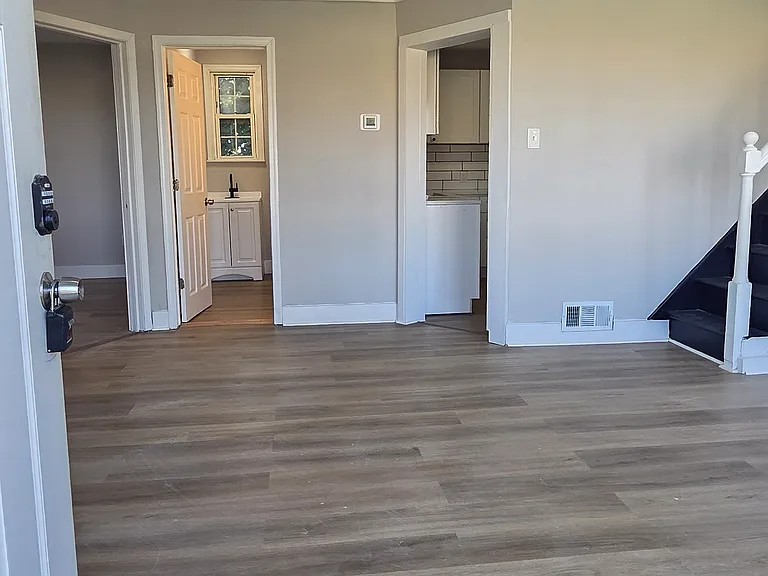 1019 Green Ln — Photo 6