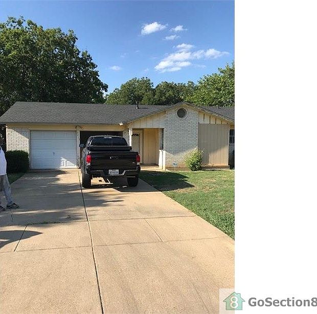 1st image of 3213 Oak Timber Dr
