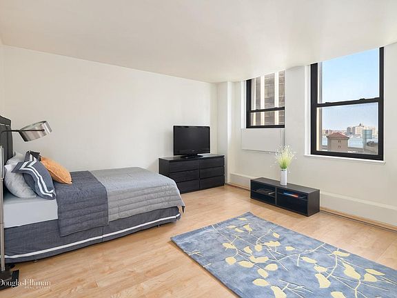 3rd image of 3 Hanover Sq APT 4L