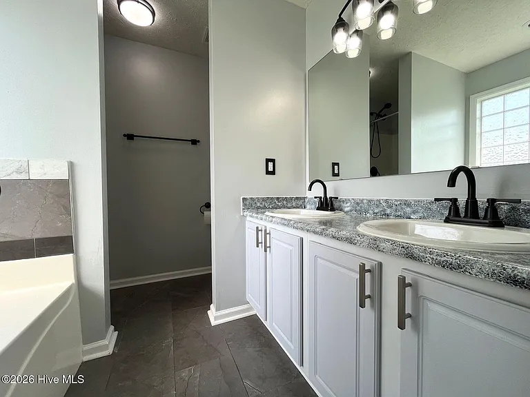 108 Chapel Hill Dr — Photo 17