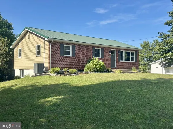 1510 Lake Shore Dr, Chambersburg, PA 17202