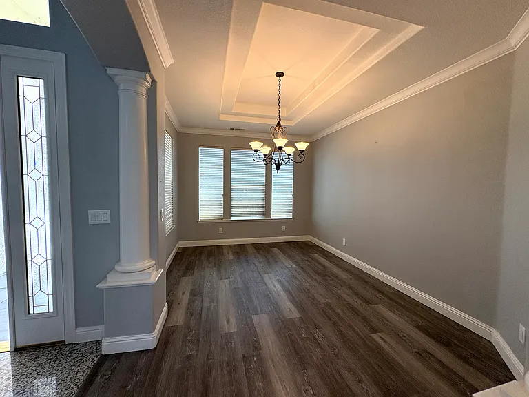 905 Gladiola Ln — Photo 5
