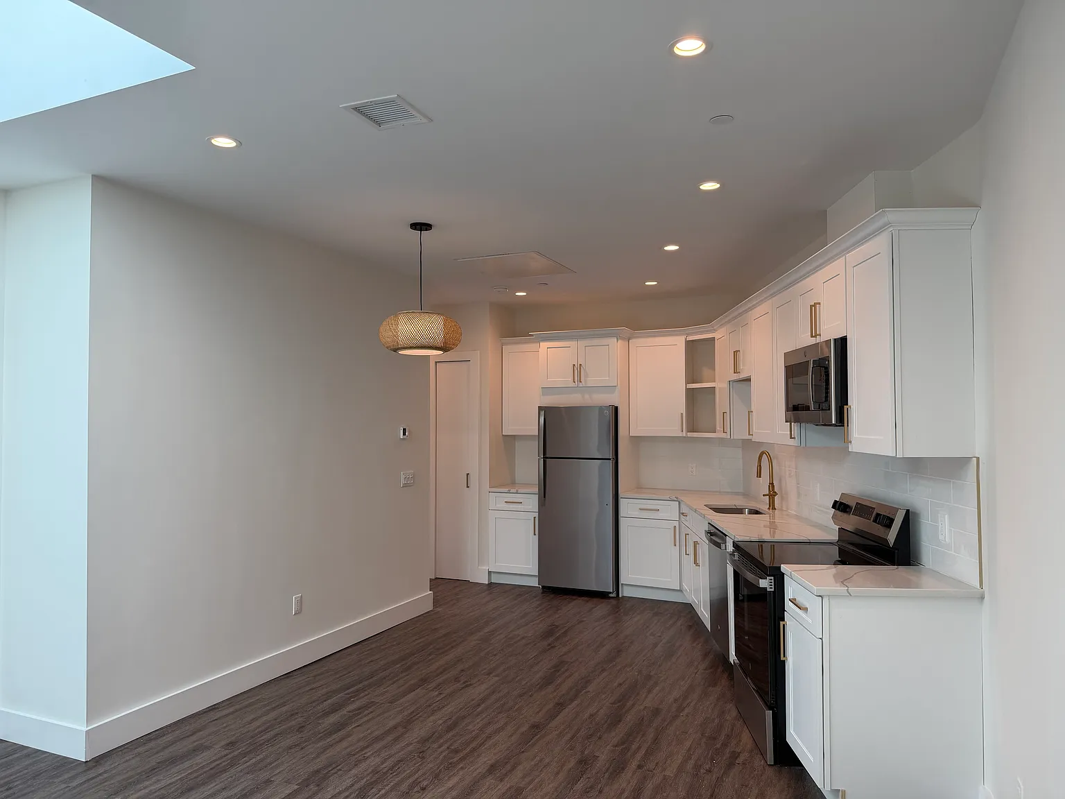2 bed, $4,200 — Photo 2