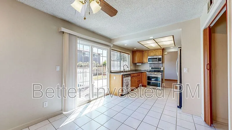 4 bed, 2.5 bath, 1972 sqft, $4,500 — Photo 4