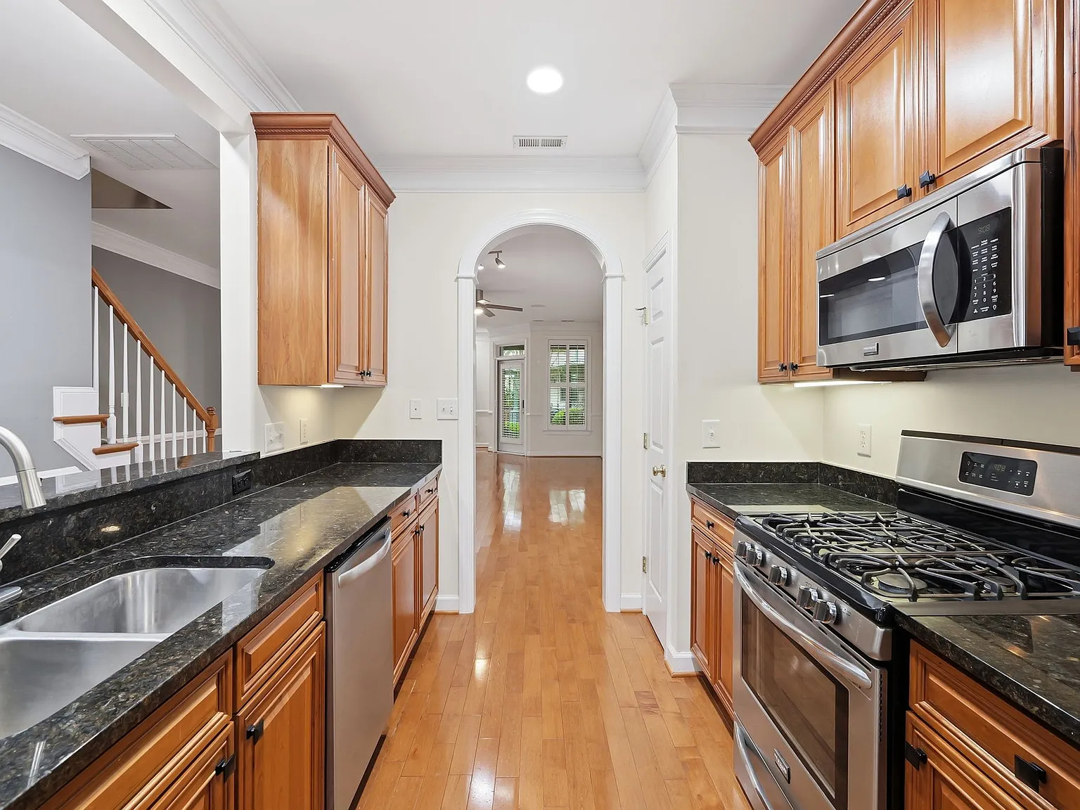 305 Presque Isle Ln — Photo 4