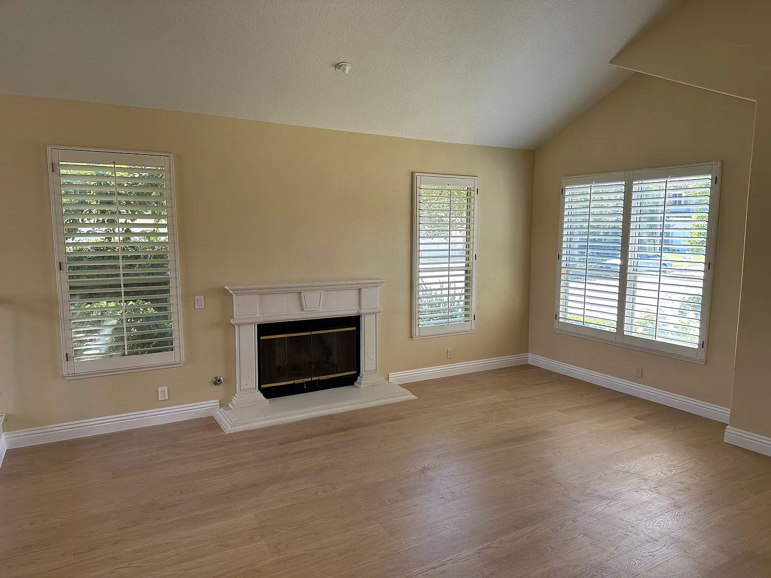 4 bed, 2841 sqft, $8,500 — Photo 3