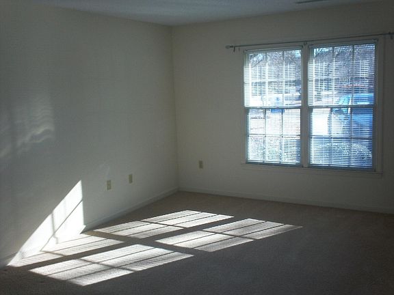 4th image of 1075 Arnaud St