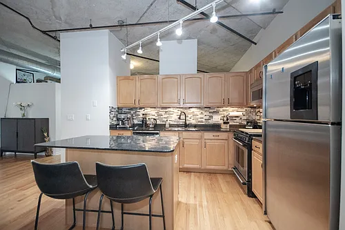 931 W Van Buren St #422 Photo 1