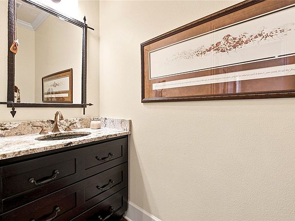 5th image of 2806 S Creekside Dr