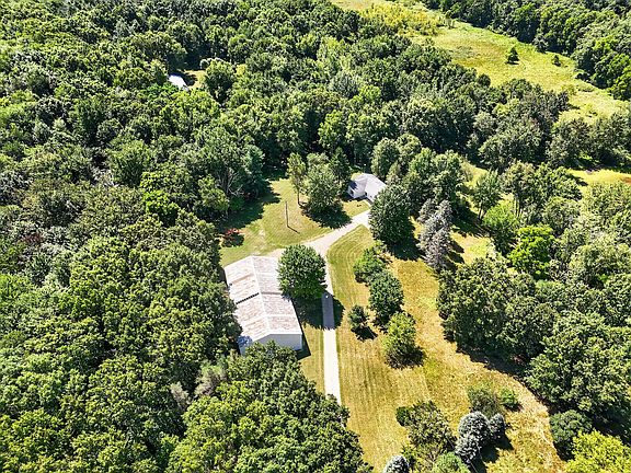 3rd image of 1865 Lindsey Rd