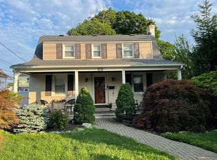 16-18 Morlot Ave, Fair Lawn, NJ 07410
