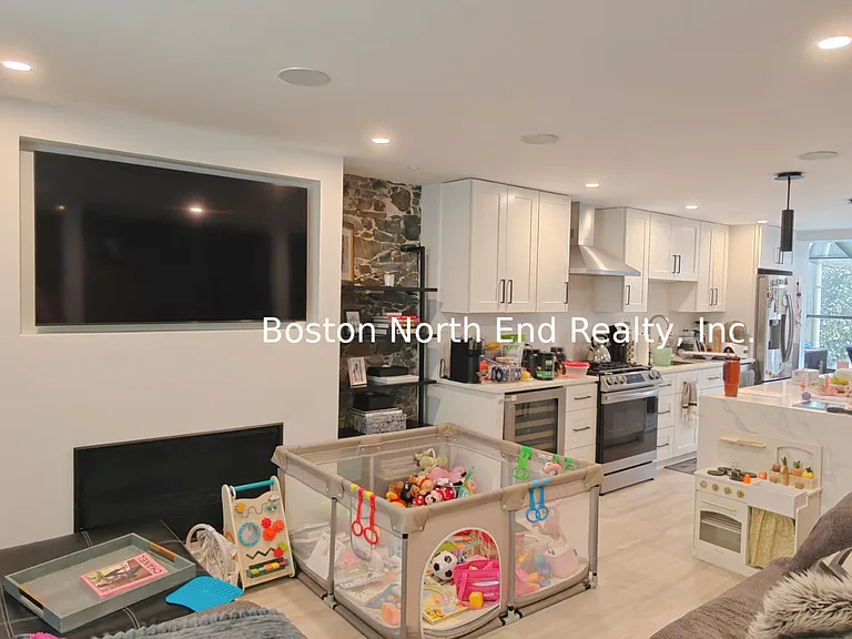 4 Wesley Pl #1 — Photo 2