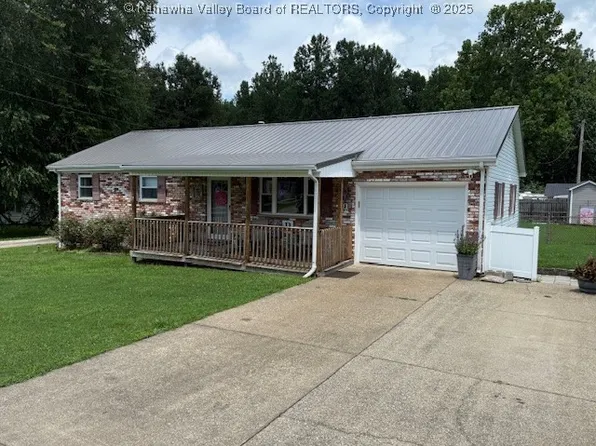 215 Ivywood St, Eleanor, WV 25070