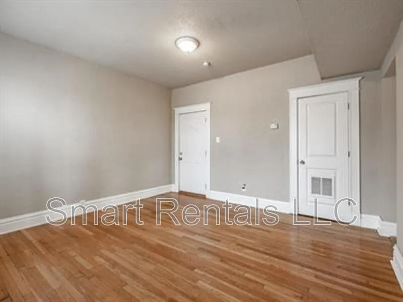 2 bed, 1.0 bath, 850 sqft, $949 — Photo 3