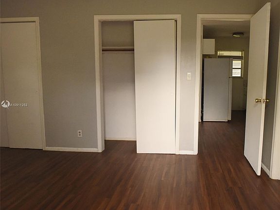 5th image of 716 SE 18th St #1-4