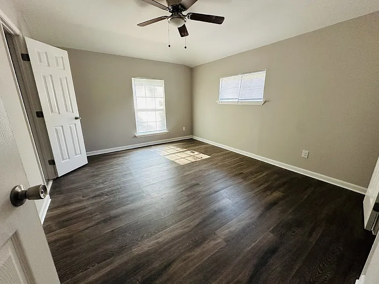 252 N Hollywood St — Photo 12