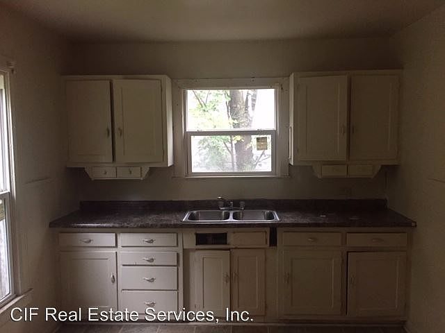2nd image of 3200 Cole Ave