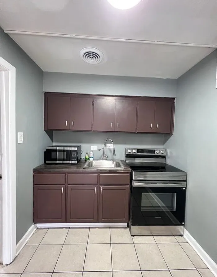 1 bed, 1.0 bath, 700 sqft, $1,100 — Photo 3