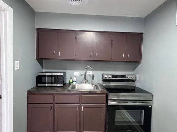 3rd image of 8627 S Ingleside Ave APT 2F