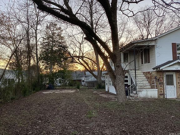 4th image of 828 E Main St