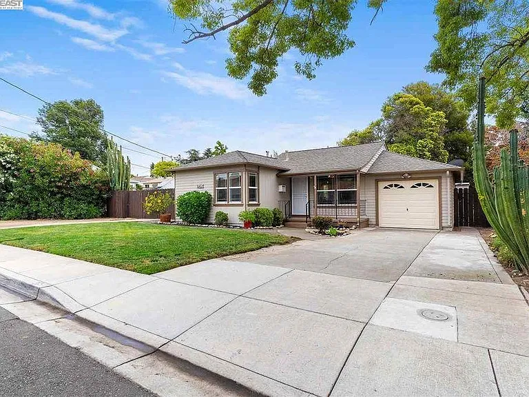 Front of the Home. Spacious driveways with single car garage.