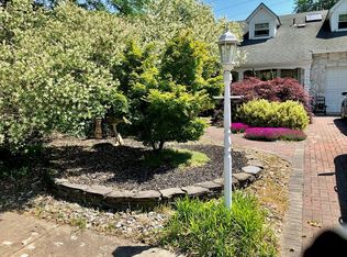 4 Sandpiper Dr, Voorhees, NJ 08043
