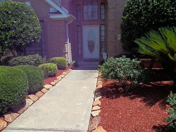 3rd image of 208 Audubon Woods Ct